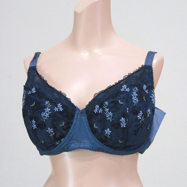 巨乳ブラジャー