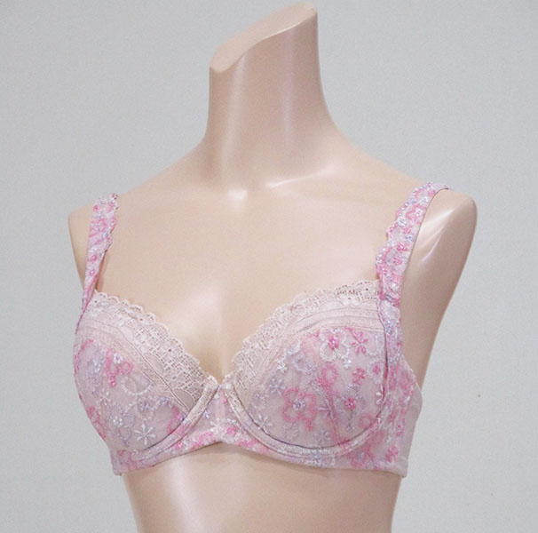 巨乳ブラジャー
