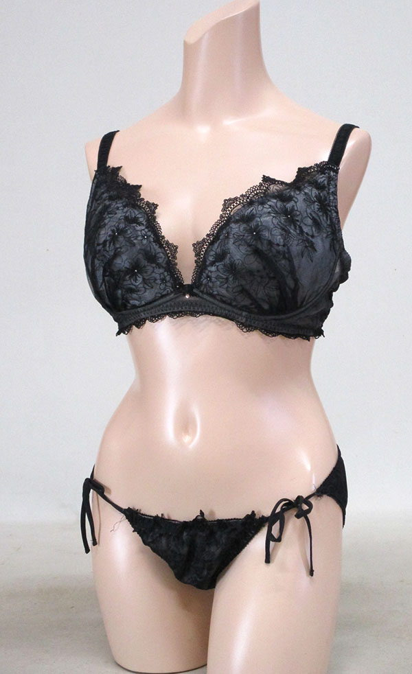巨乳ブラジャー＋パンティー